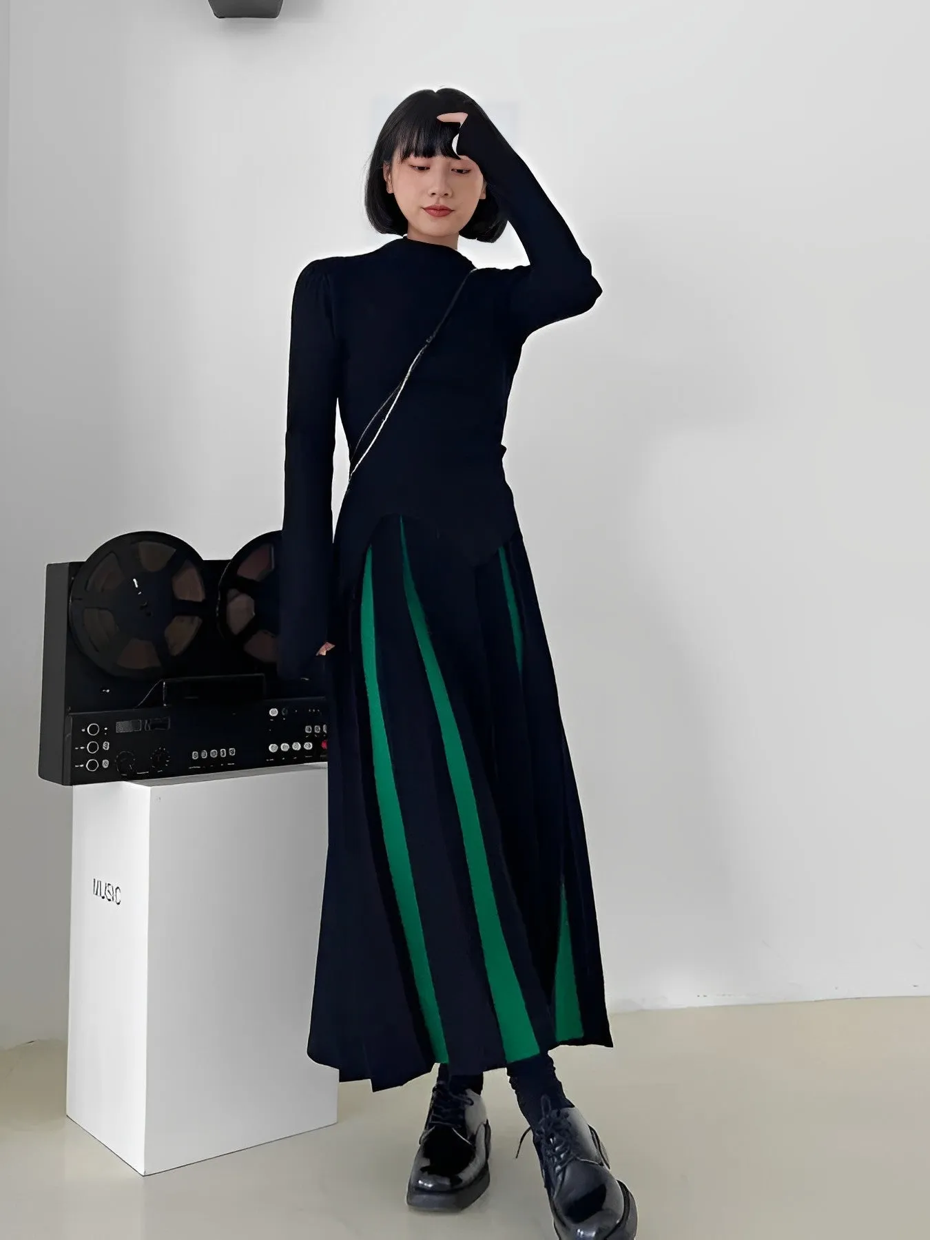 Bicolor Long Pleated Skirt HL4125