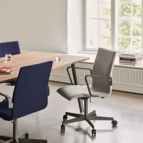 Fritz Hansen Oxford™ Office Armchair Upholstered With Wheels