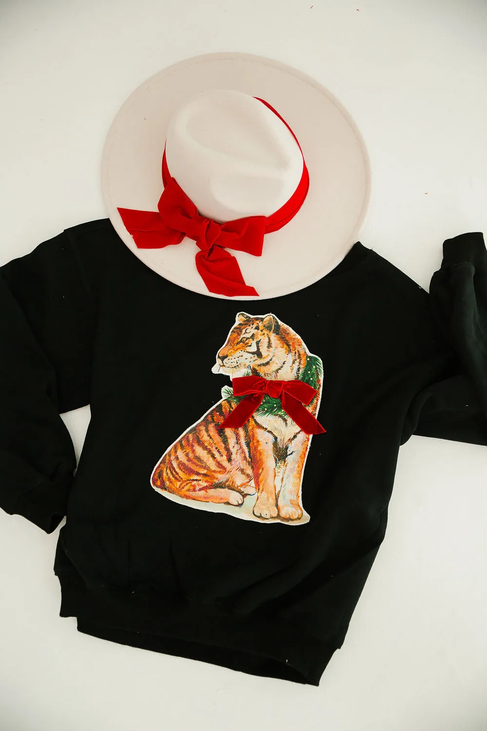 HOLIDAY TIGER BLACK PULLOVER