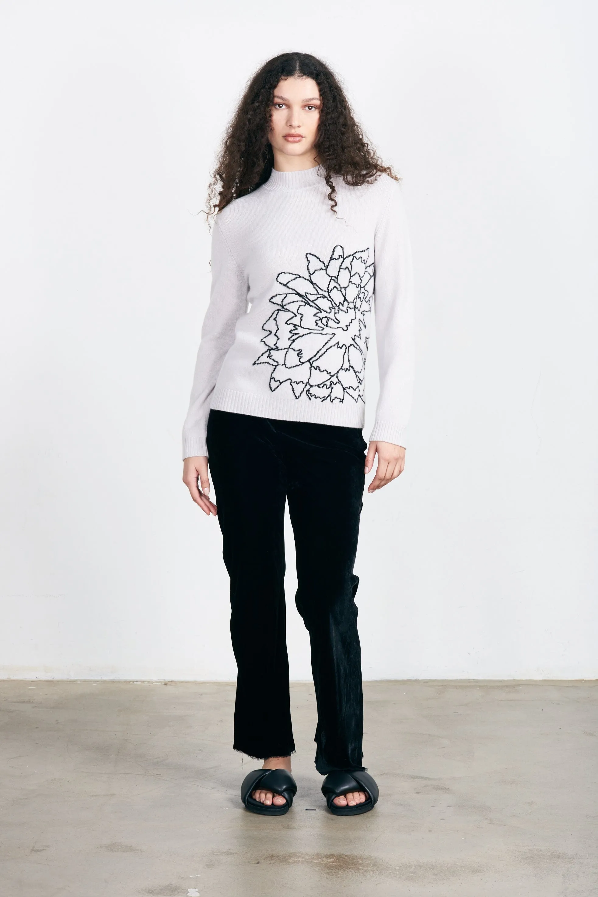 Jumper 1234 Cashmere Flower Outline Turtleneck