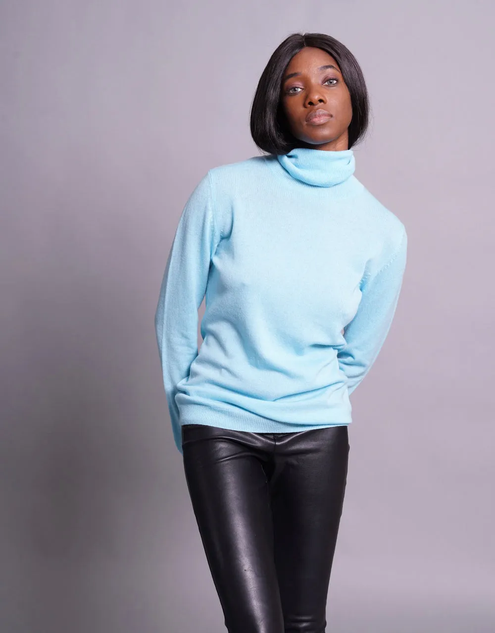 Light Cashmere Turtleneck Sweater in Aqua