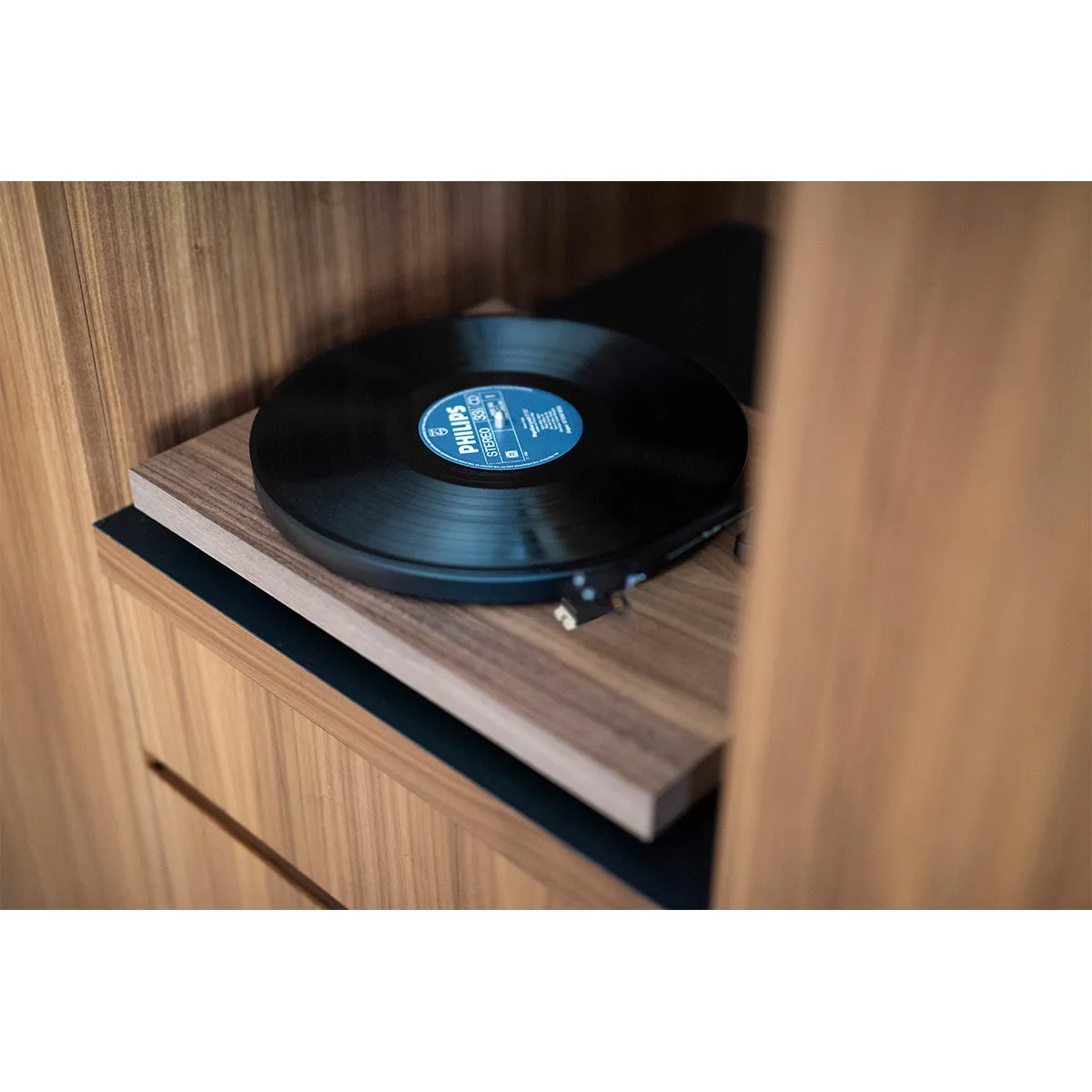 Pro-ject OPEN BOX Debut Carbon Evolution (EVO) Turntable -Excellent Condition