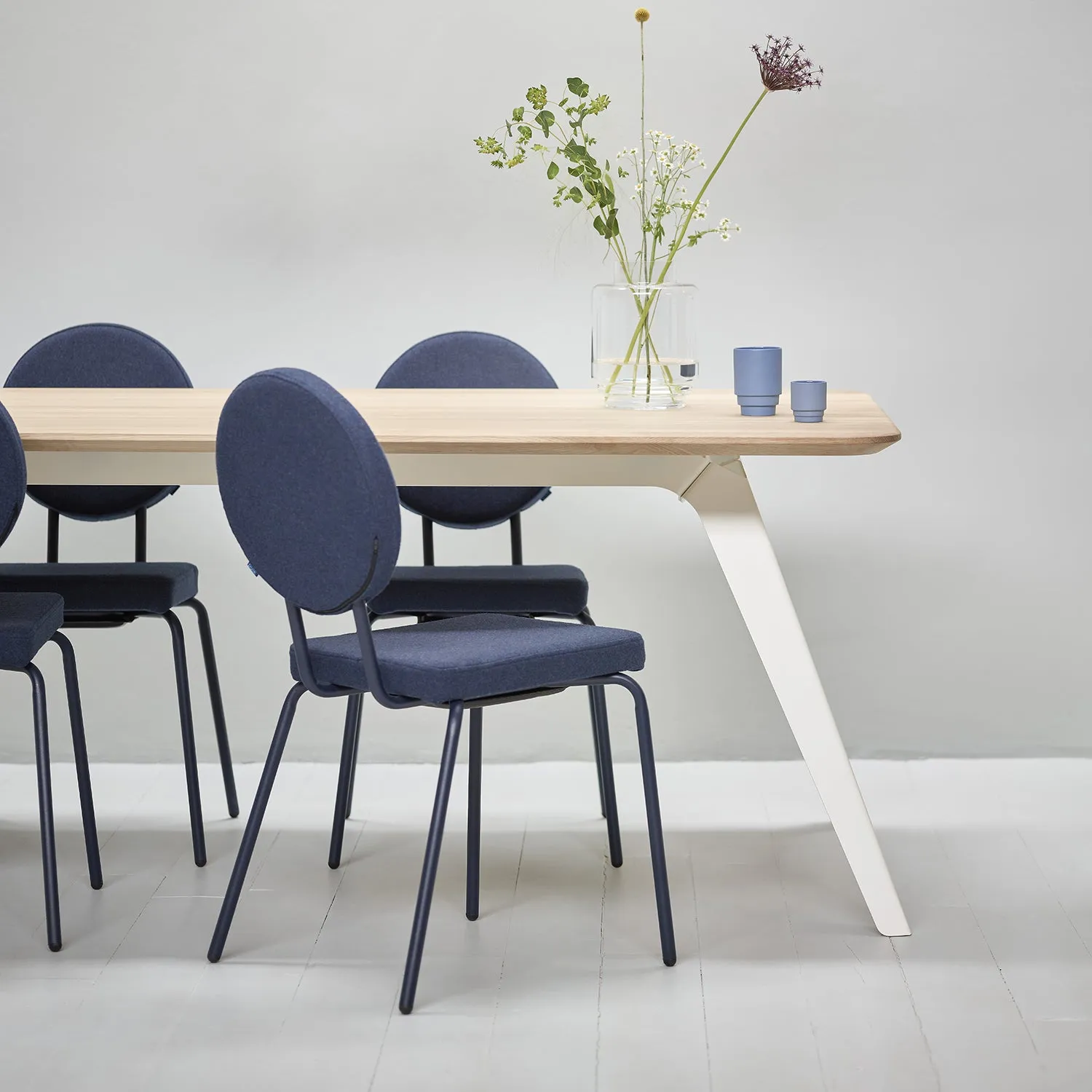 puik | fold table | solid oak   white base 200x95cm - LC