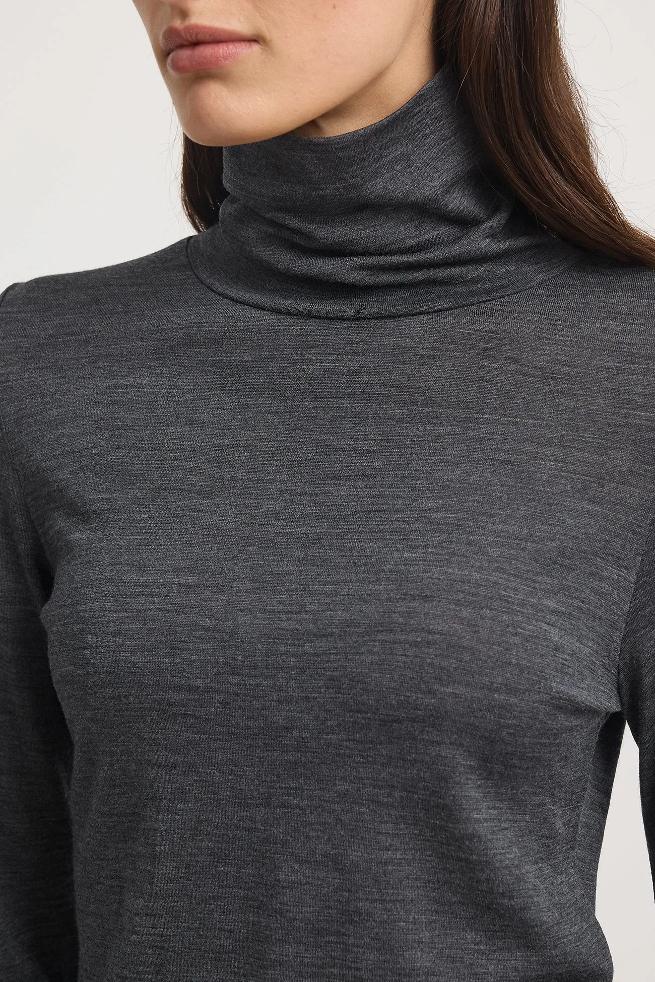 TURTLE NECK MERINO TEE