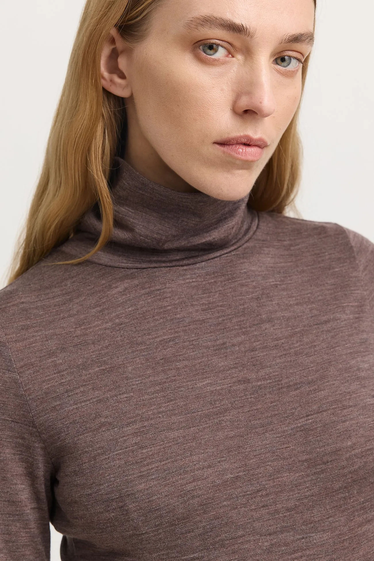 TURTLE NECK MERINO TEE