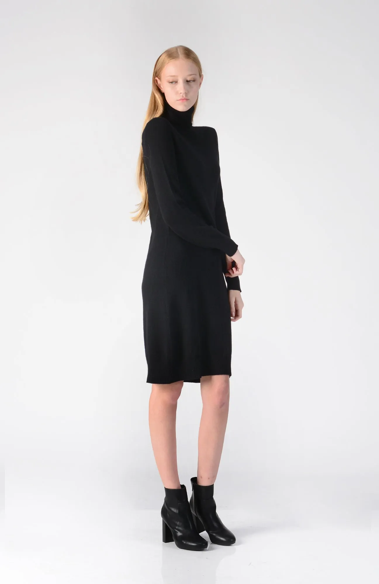 Turtleneck Slimfit Dress_Black